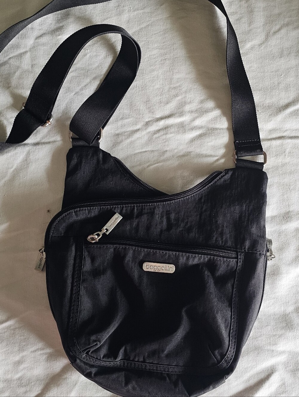 Baggallini Criss Cross